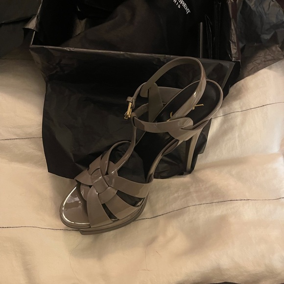 YSL tributes - Picture 4 of 4